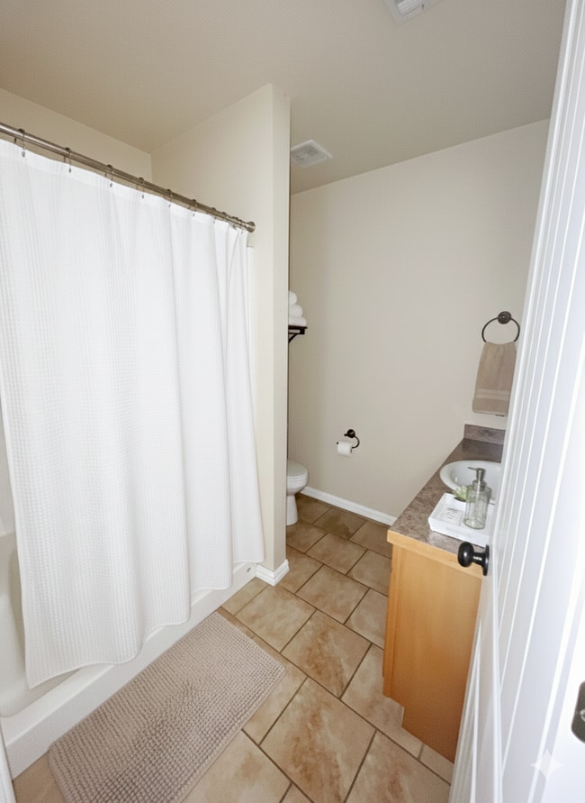 Foto del edificio - Close to Silo school/Paved street/Trees around neighbor