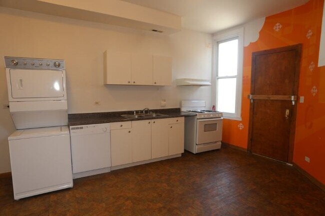 Building Photo - 2036 N Avers Ave