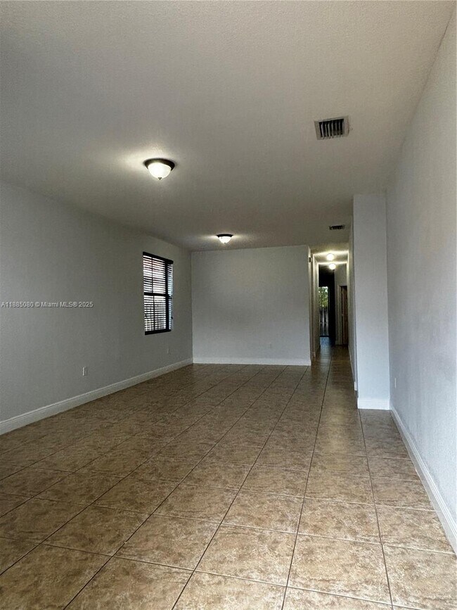 Foto del edificio - 9780 NW 8th St