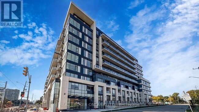 Photo du bâtiment - 8188-8188 Yonge St