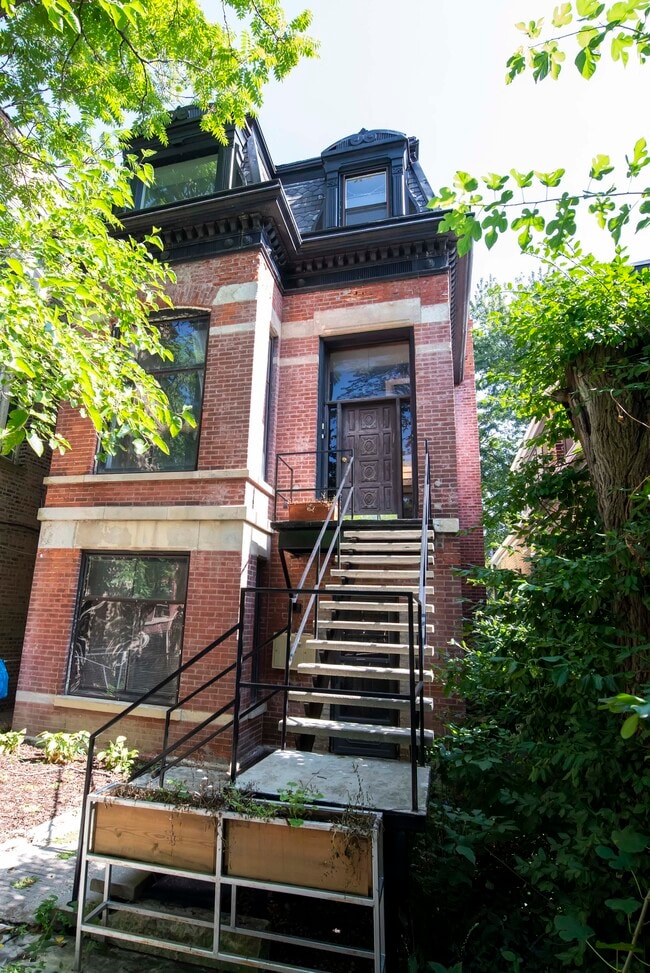 Building Photo - 1931 W Evergreen Ave