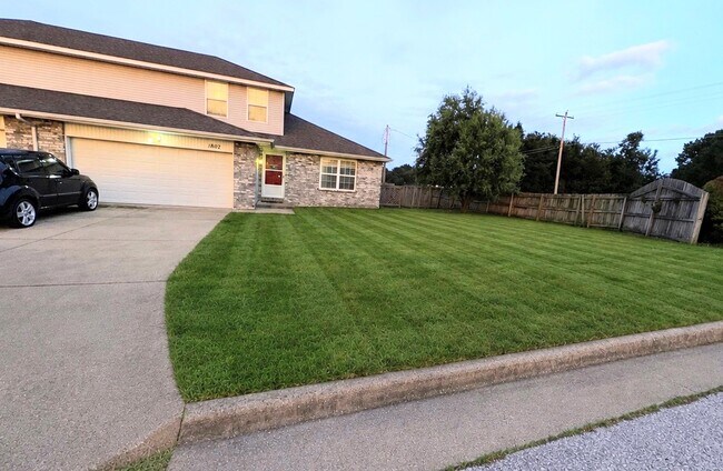 Foto del edificio - 1802-1804 N Laurel Hill Pl