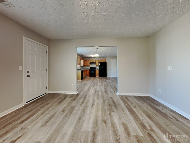 Building Photo - 210 Railside Dr
