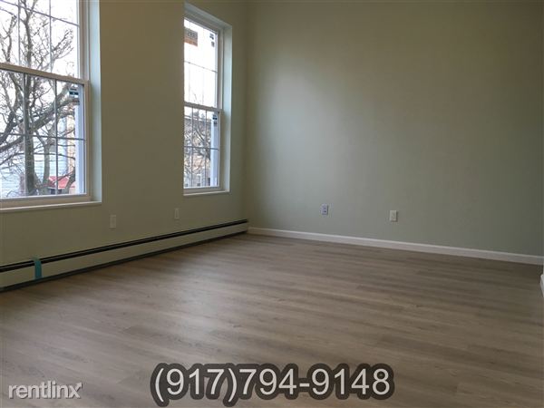 Building Photo - 81 Weirfield St