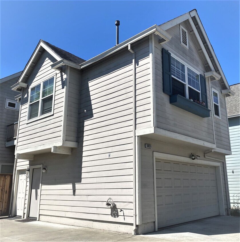 Primary Photo - Nice Granny unit w/bedroom