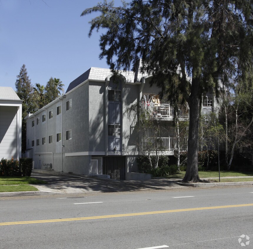 Building Photo - 4636 Fulton Ave