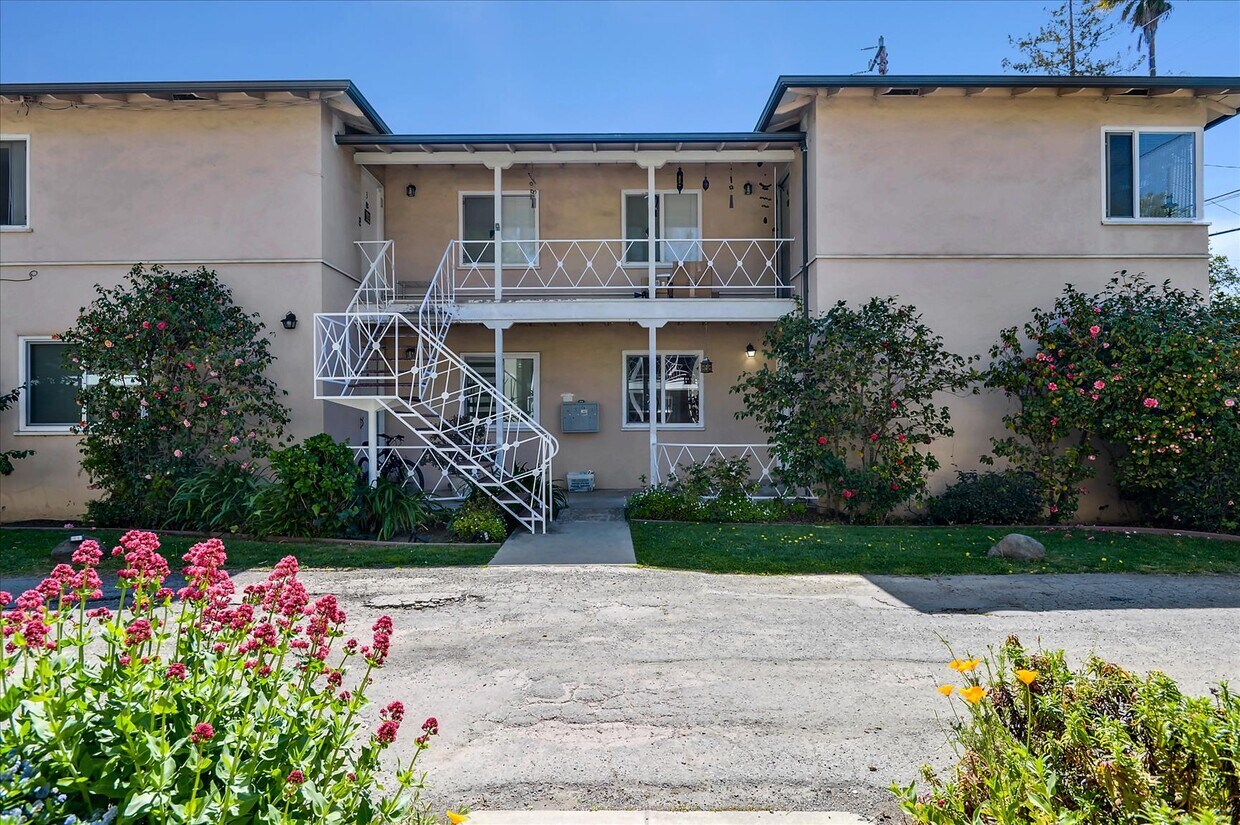 Primary Photo - 831 Roble Ave