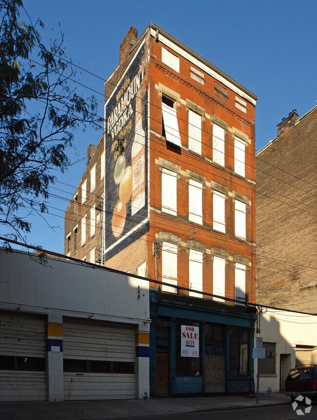 Building Photo - 1725 Elm St