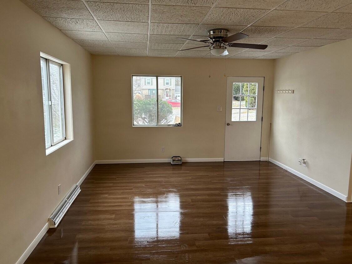 330 Bessemer Ave, Grove City, PA 16127 Apartments in Grove City, PA