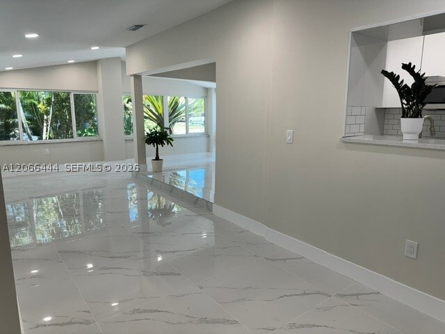 Foto del edificio - 1140 NE 183rd St