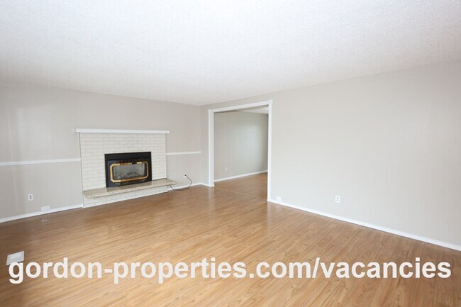 Foto del edificio - NE 22nd Ct - Gresham 4 bedroom split level home