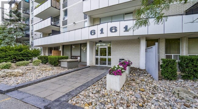 Building Photo - 6161 Bathurst St