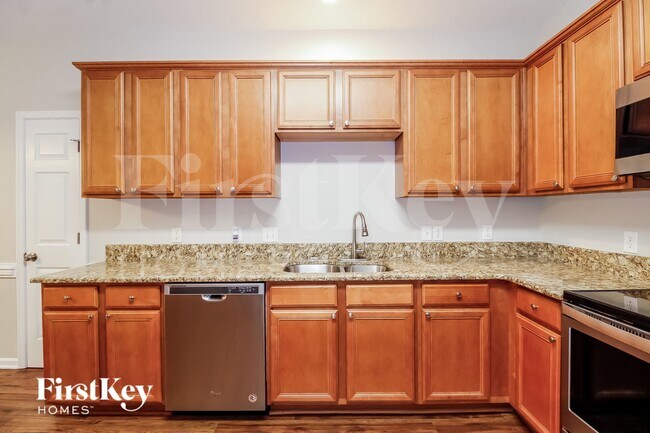 Foto del edificio - 708 Hawthorn Ridge Dr