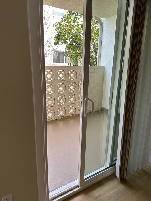 Foto principal - 12349 Oxnard St