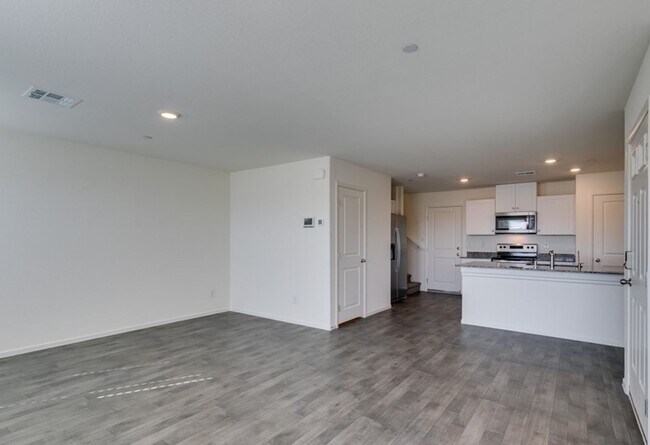 Foto del edificio - New townhome with attached 2 car garage.