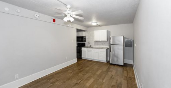 Building Photo - Woodridge Crossing