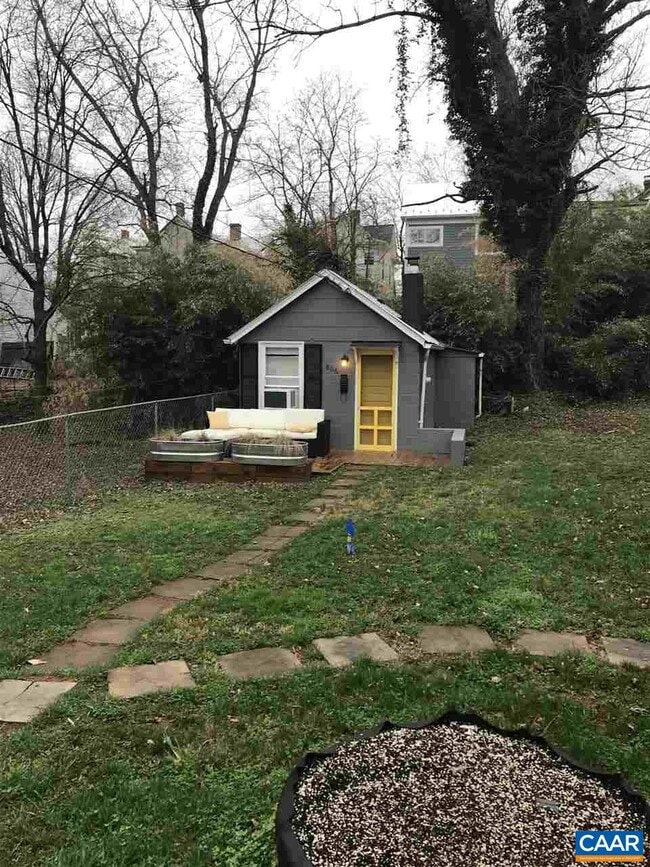 Building Photo - 804 Hinton Ave