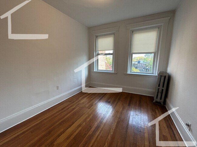 Foto del edificio - Avilable 8/1 - No Fee! Sunny 1BR near Gree...