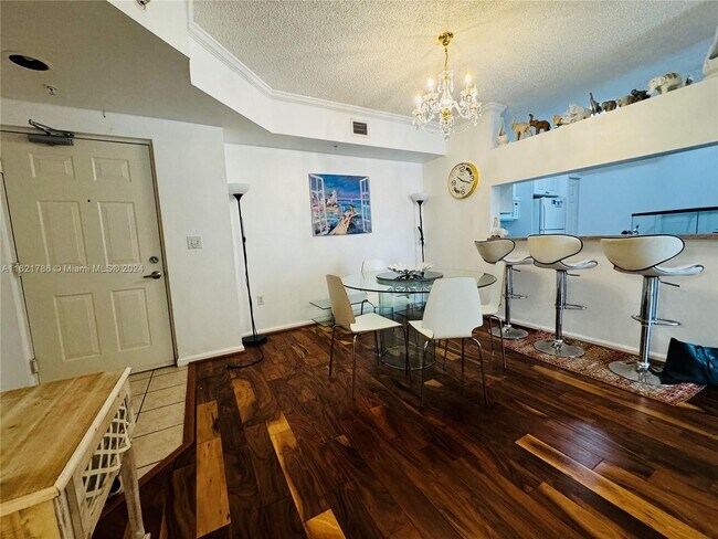 Foto del edificio - 17150 N Bay Rd