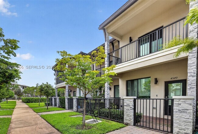 Foto del edificio - 4540 NW 83rd Path