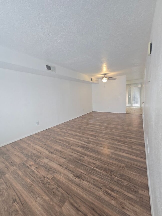 Building Photo - 2 bedroom unit near UNM
