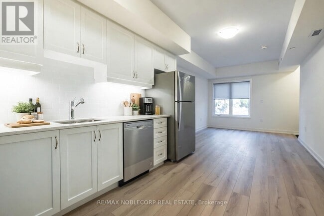 Building Photo - 58 Elizabeth St S