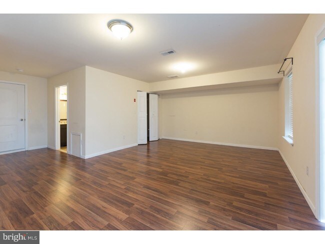 Building Photo - 618 Jacobsen Cir