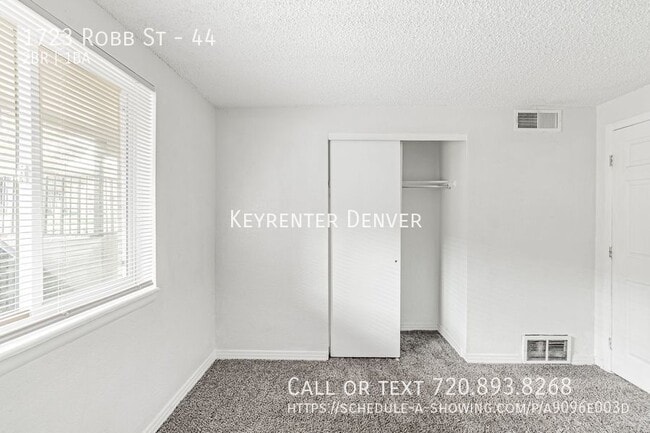 Building Photo - Charming Garden-Level Condo in Prime Location