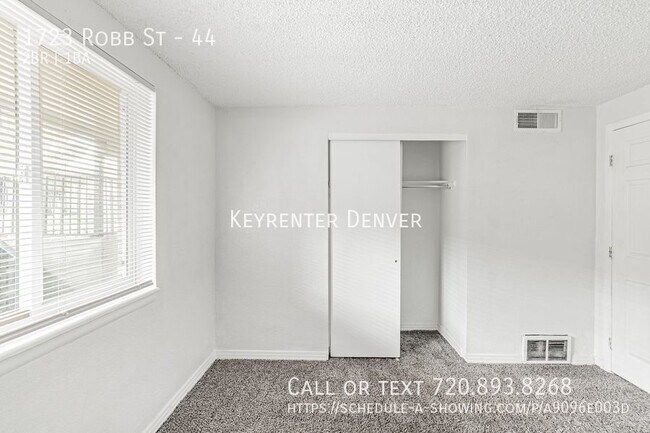 Foto del edificio - Charming Garden-Level Condo in Prime Location