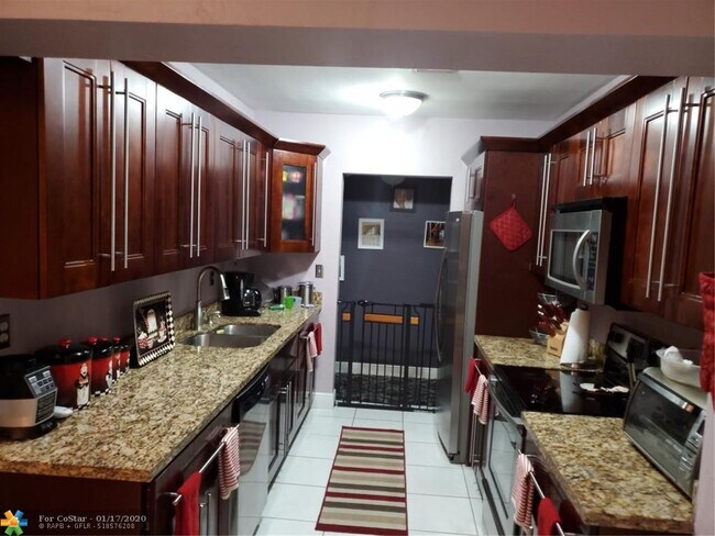 Building Photo - 6301 White Oak Ln