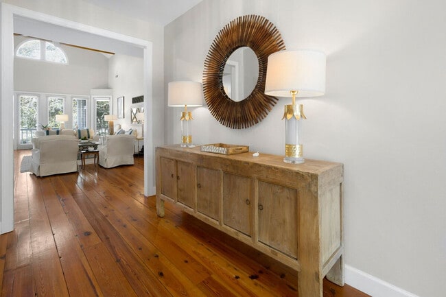 Building Photo - 125 Brandon Way