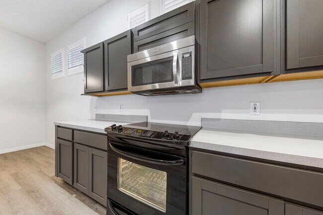 Foto del edificio - 834 Lake Evalyn Dr