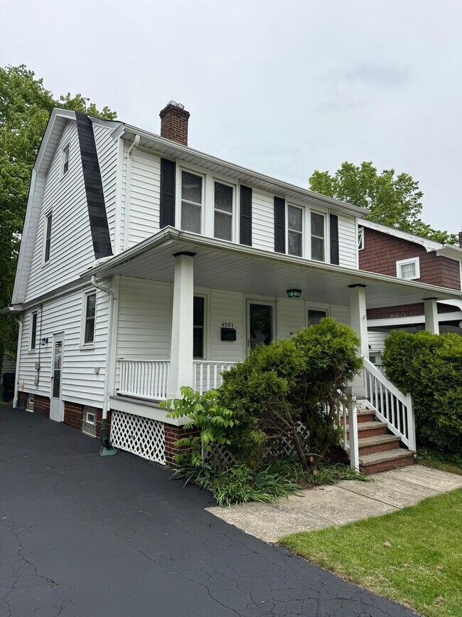 Foto del edificio - Charming 3 Bedroom 2 Bath Home in South Eu...