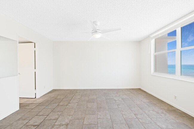 Building Photo - 4505 S Ocean Blvd