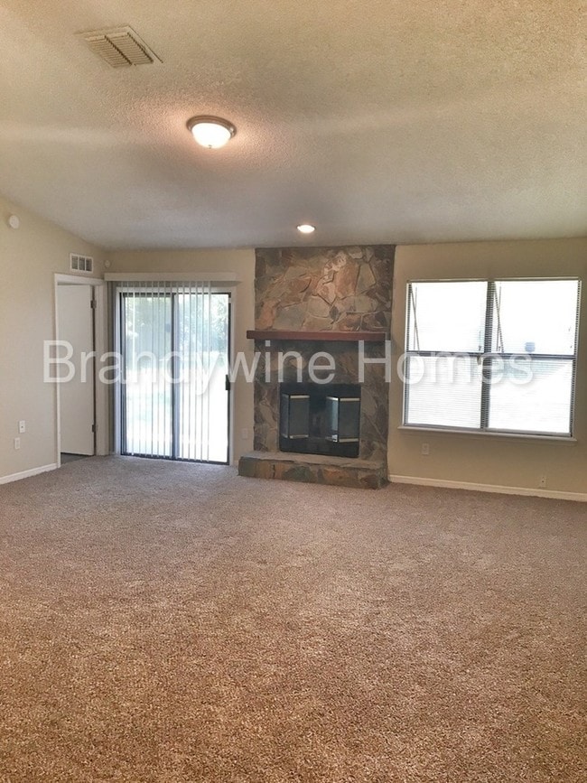 Building Photo - 8592 Bandera Cir E