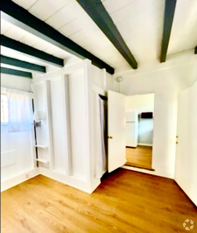 Building Photo - 6089 1/4 Cashio St