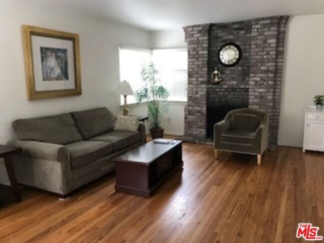 Foto del edificio - 3251 Blair Dr