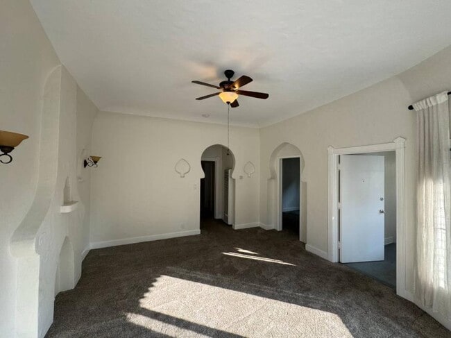 Building Photo - 2.0 bedroom in Los Angeles California 90048