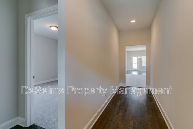 Building Photo - 127 Auxley Ct