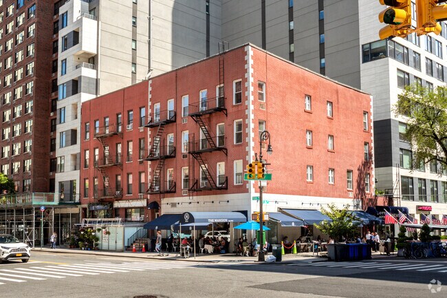 Building Photo - 1638 York Ave