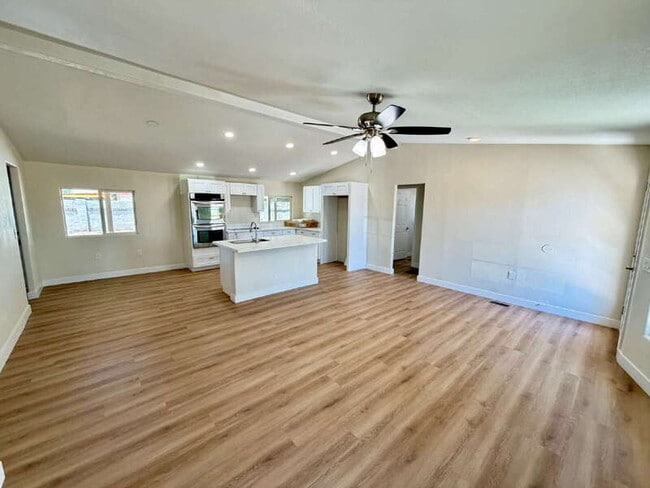 Building Photo - 11016 N Grand Canyon Blvd