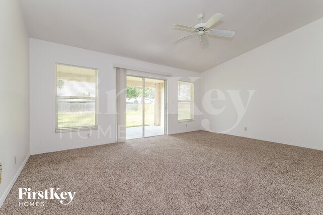 Foto del edificio - 2831 SE Hutchings Ave
