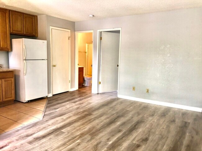 Foto del edificio - North Oak Park 1 Bedroom - Gated Community
