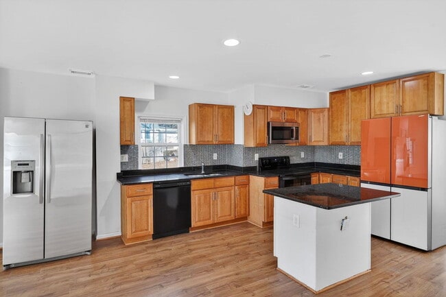 Foto del edificio - 7920 Temple Hill Rd