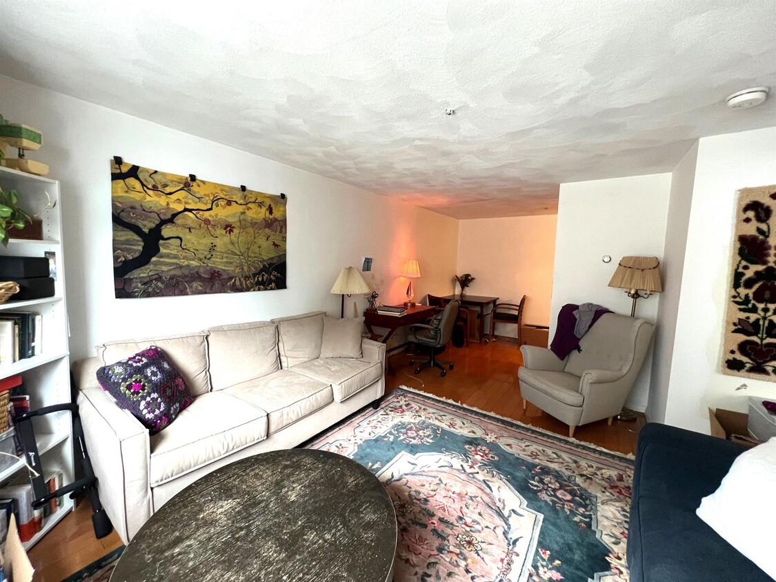 Primary Photo - 19 Linden Ave