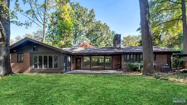 Building Photo - 302 Fountain Rd