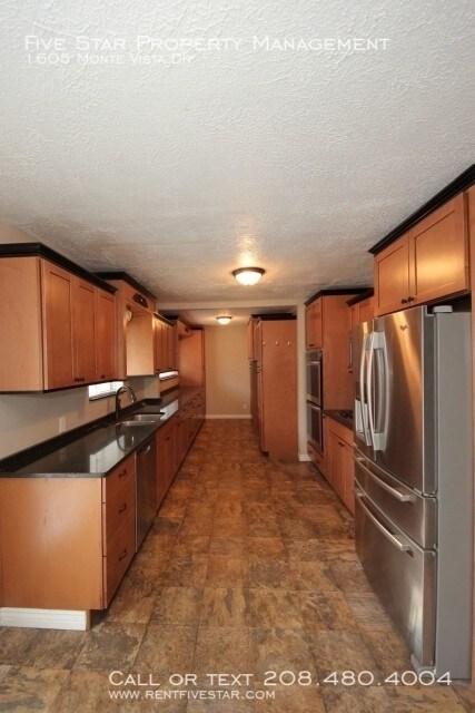 Building Photo - 1605 Monte Vista Dr