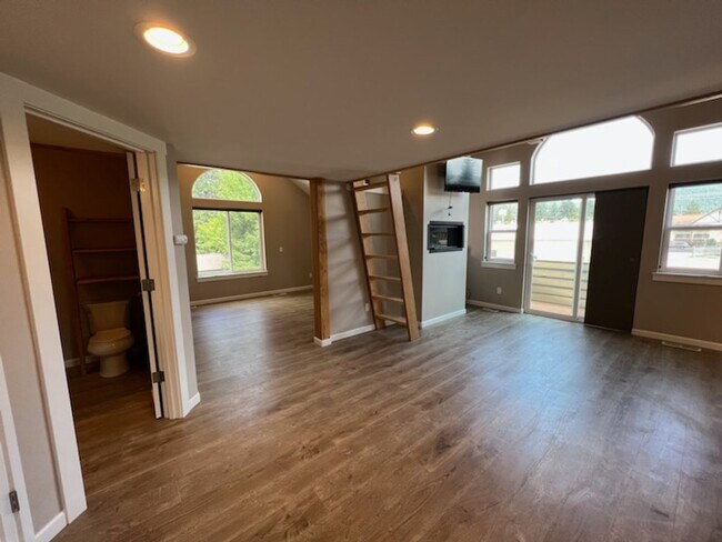 Foto del edificio - 215 W Whitman St