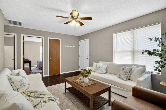 Foto del edificio - Charming 3BR House in Alton