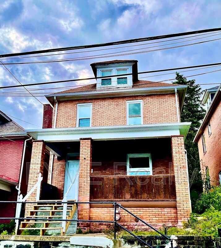 640 Pine St, Ambridge, PA 15003 House Rental in Ambridge, PA